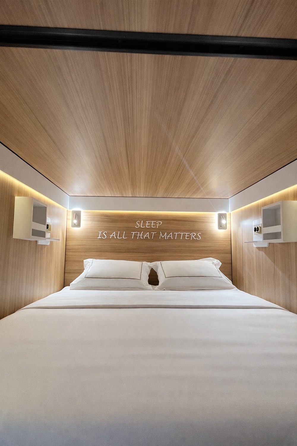 SleepPod Oak interior, bed detail