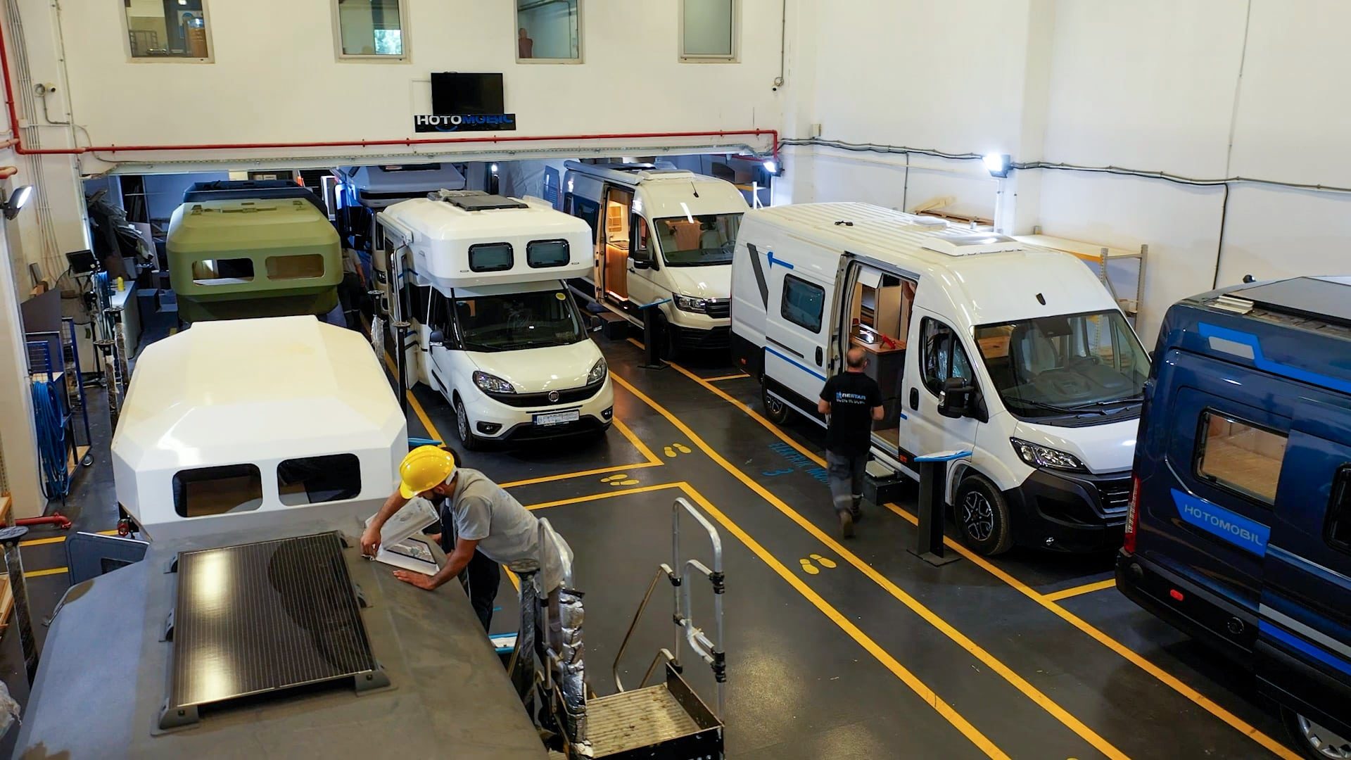 Hotomobil production facility with campers on the line